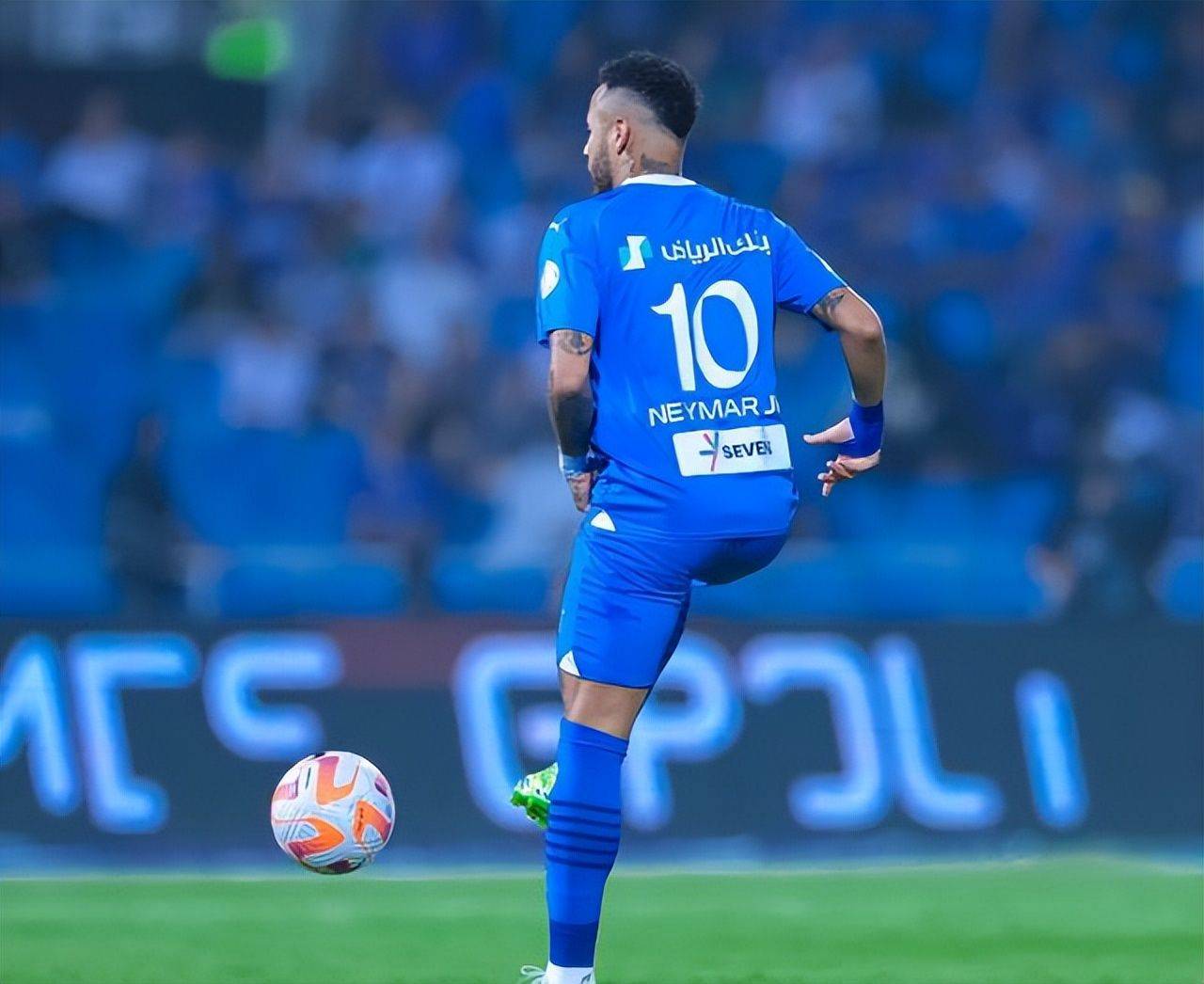 关于内马尔重返赛场，晋级下一阶段首场状态出色，SKT观众沸腾！的信息