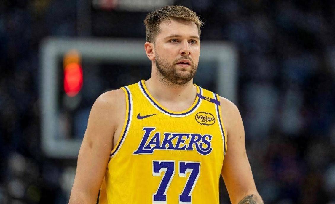 开云线上官网-德布劳内新星重要助攻表现突出，湖人前途光明！-开云线上官网