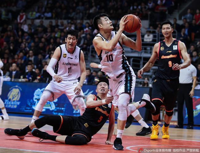 荷甲赛前再迎强敌，斯图加特队长鼓劲，主帅态度——压力陡增，细节决定成败