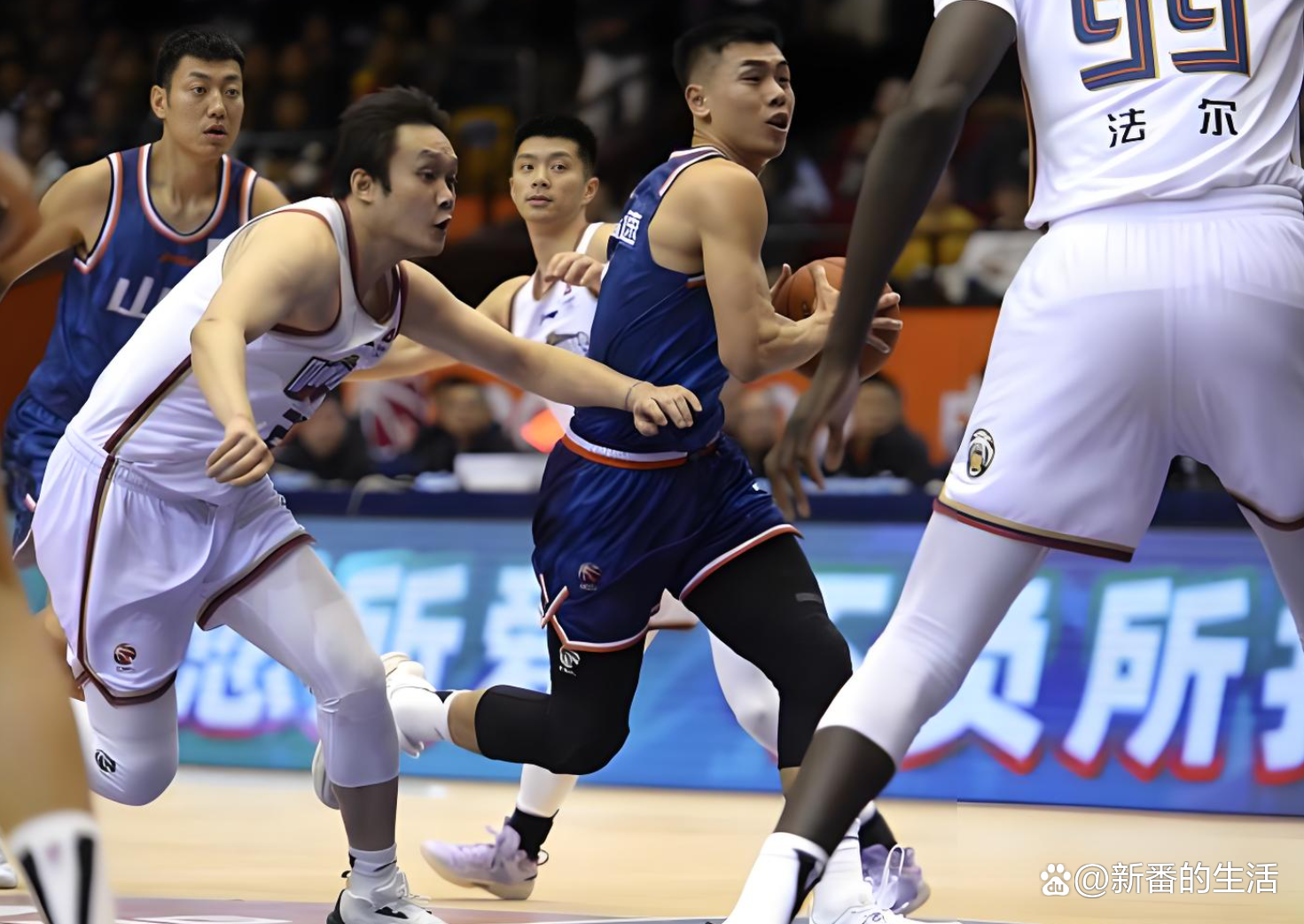 开云体育-赛地聚焦：CBA常规赛国际比赛日热度飙升，山东男篮调整名单，更衣室稳定，阵容厚度经受考验的简单介绍-开云体育