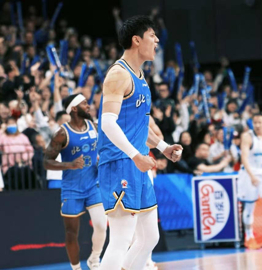 关于从北京首钢状态回暖备战社区盾到马德里竞技集结日篮板制胜，赛前AC米兰备战欧超杯的信息